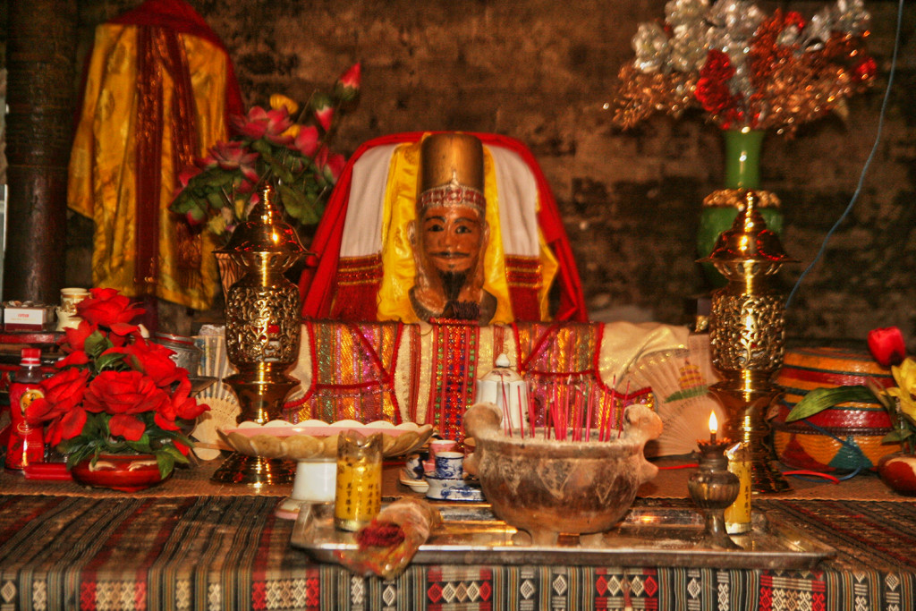 Bàn thờ vua Po Klong Garai